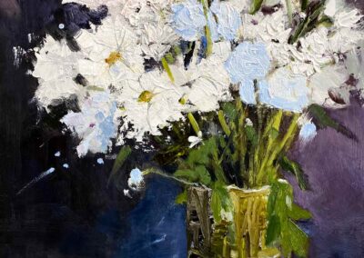 Oil painting of white daisies in a vase painted with a knife with a lot of texture in the impressionistic style, by Shelly Wierzba, artist.